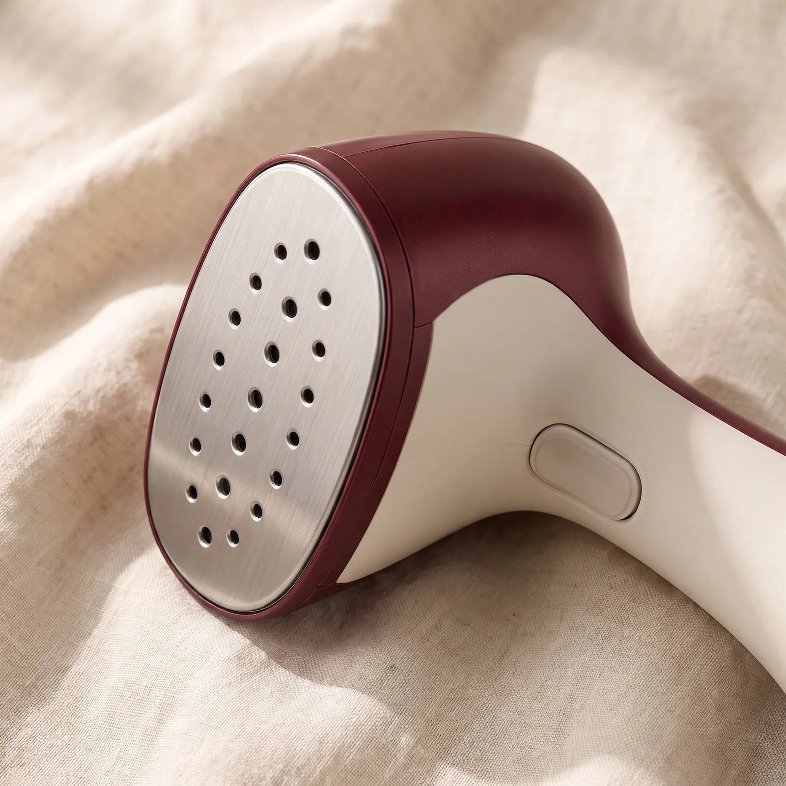 Close view of the handheld steamer face